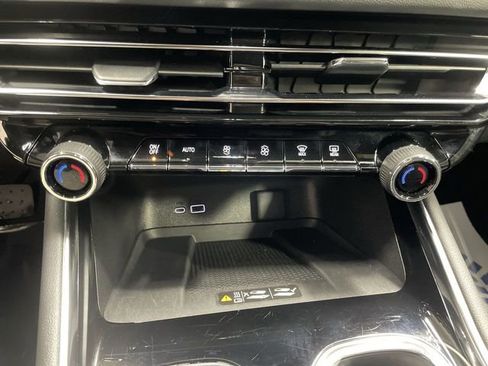 Used 2026 Chevrolet Traverse LT AWD/4WD image 11