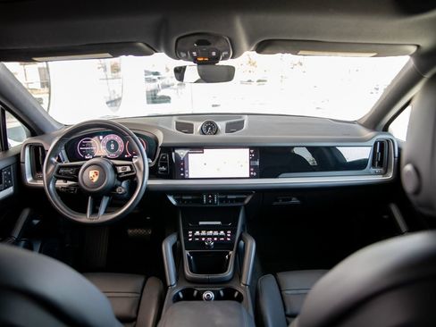 Certified 2024 Porsche Cayenne Coupe AWD/4WD image 21