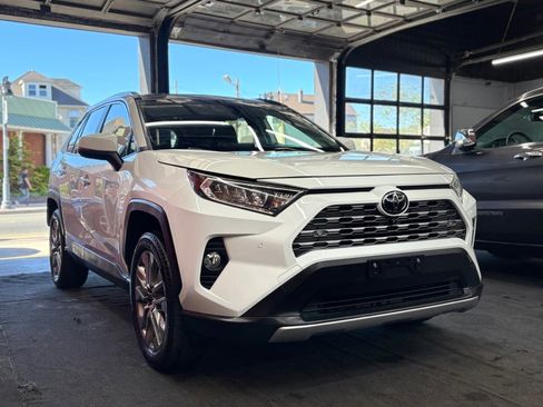 Used 2019 Toyota RAV4 Limited w/ Advanced Technology Package AWD/4WD image 3