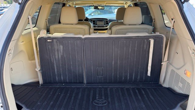 Used 2015 Toyota Highlander XLE AWD/4WD image 10