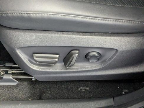 Used 2023 Toyota Crown Limited image 12