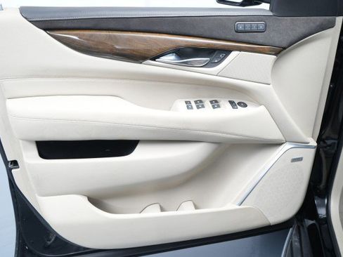 Used 2020 Cadillac Escalade Luxury image 35