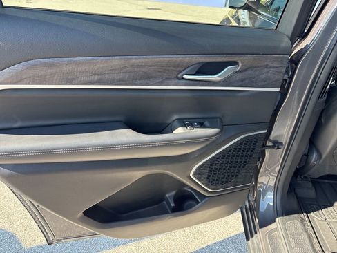 Used 2021 Jeep Grand Cherokee L Limited image 17