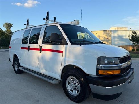 Used 2018 Chevrolet Express 2500 w/ Driver Convenience Package RWD image 13