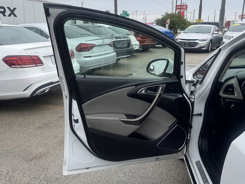 Used 2016 Buick Verano w/ Comfort Package FWD image 13