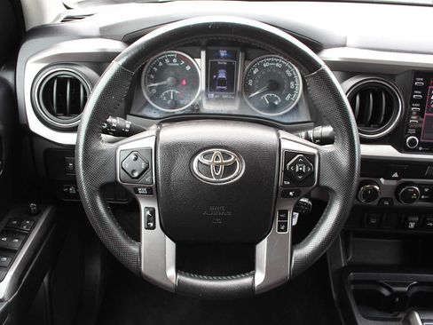 Used 2021 Toyota Tacoma SR5 AWD/4WD image 37