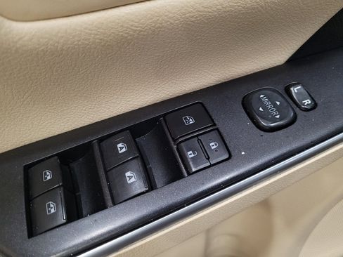 Used 2016 Toyota Camry XLE FWD image 27