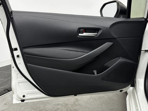 Used 2021 Toyota Corolla LE image 10