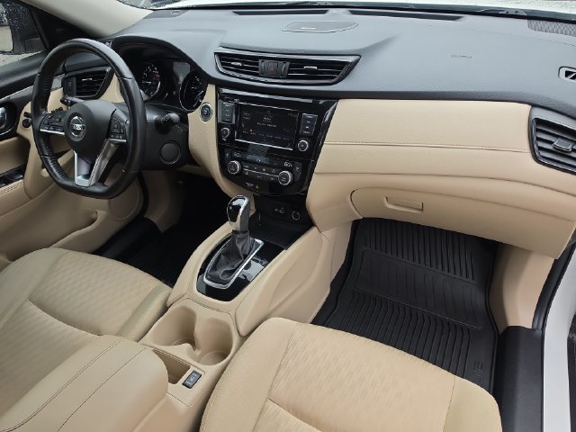 Used 2018 Nissan Rogue SV w/ Sun & Sound Touring Package FWD image 12