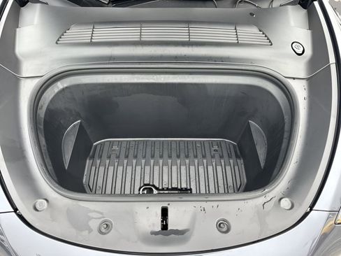 Used 2024 Tesla Model Y 2WD image 34