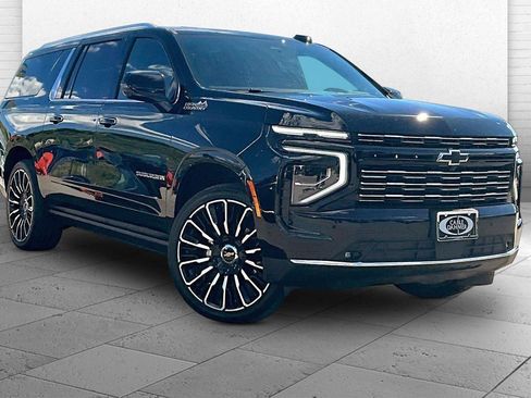 Used 2025 Chevrolet Suburban High Country AWD/4WD image 1