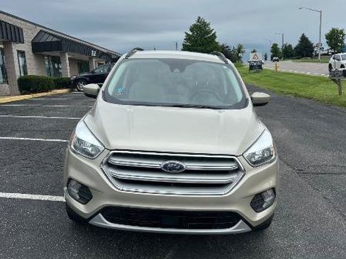 Used 2018 Ford Escape SE w/ Ford Safe & Smart Package AWD/4WD image 3