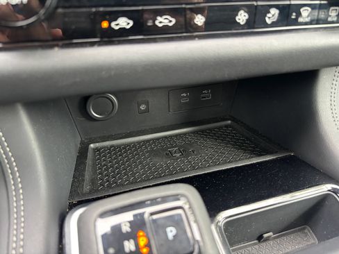 Used 2025 Nissan Pathfinder Platinum AWD/4WD image 18