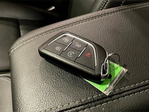 Used 2024 Cadillac XT4 Premium Luxury image 11