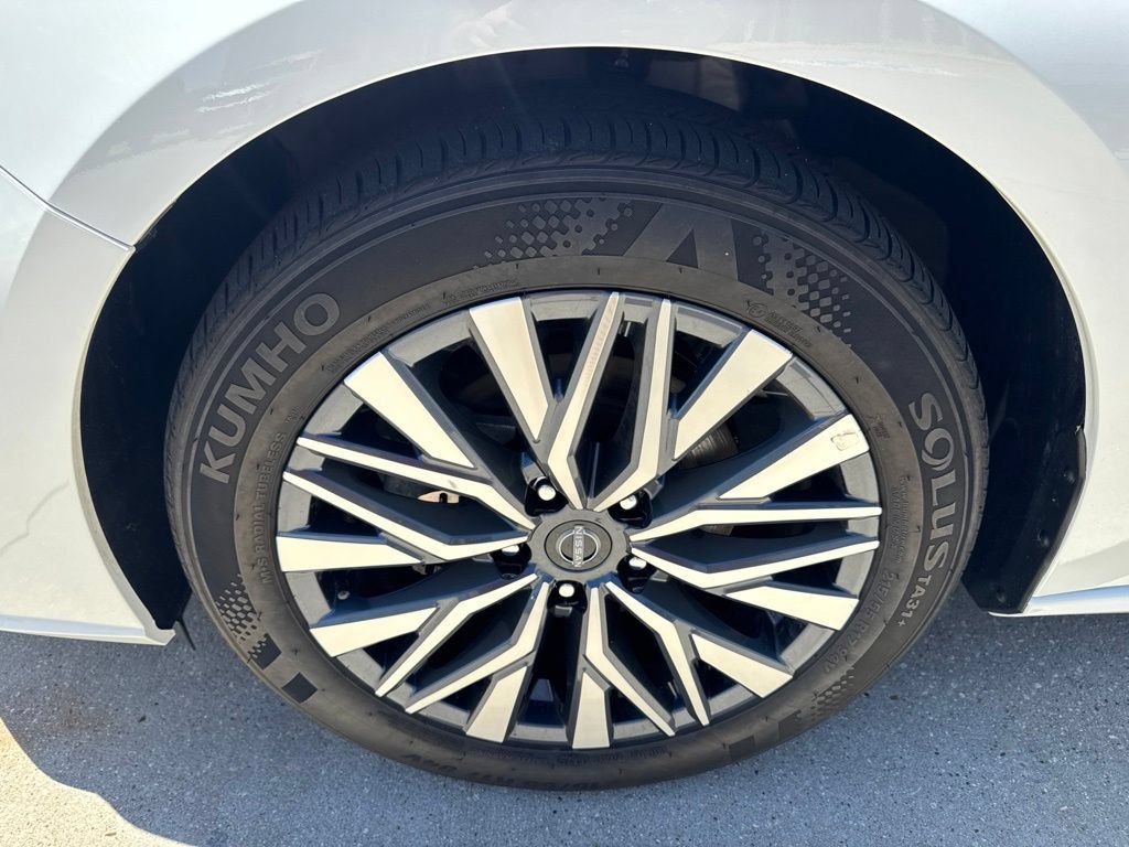Used 2025 Nissan Altima 2.5 SV FWD image 5