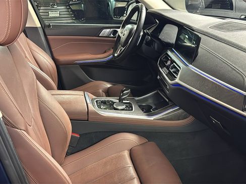 Used 2022 BMW X7 xDrive40i w/ Premium Package image 9