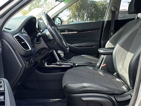 Used 2023 Kia Seltos S image 21