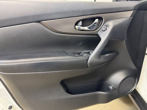 Used 2014 Nissan Rogue SV w/ SV Premium Package AWD/4WD image 7