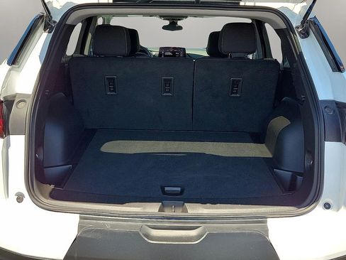 Used 2025 Chevrolet Blazer LT FWD image 8