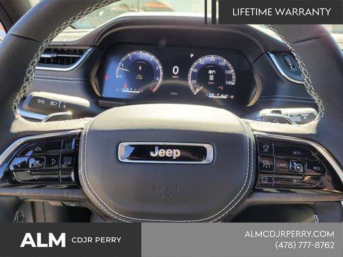 New 2025 Jeep Grand Cherokee Overland w/ Luxury Tech Group IV AWD/4WD image 23