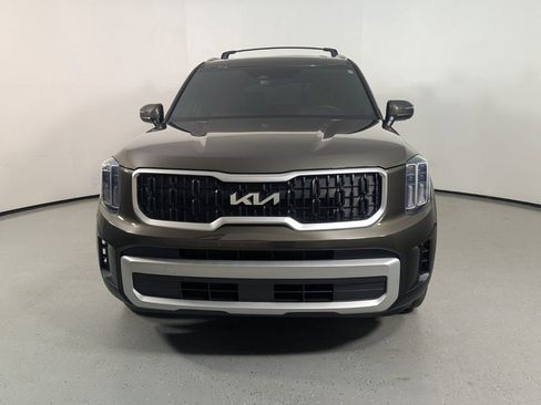 Used 2024 Kia Telluride EX w/ EX Captain's Chair Package FWD image 2