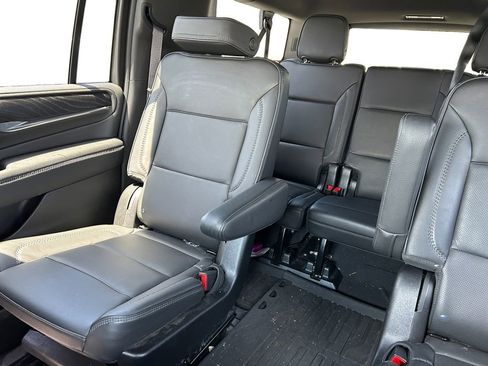 Used 2024 GMC Yukon XL Denali w/ Advanced Technology Package AWD/4WD image 13