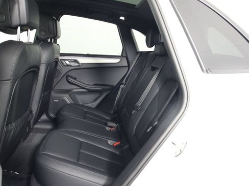 Certified 2026 Porsche Macan AWD/4WD image 33