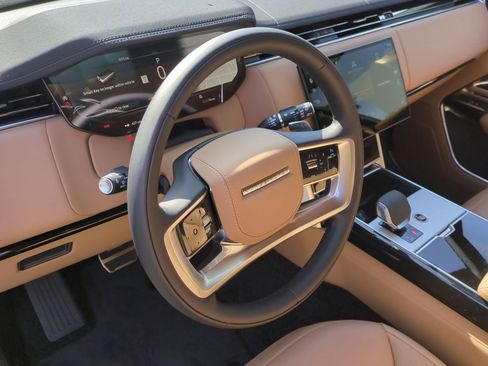 New 2026 Land Rover Range Rover SE image 17