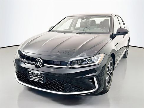 New 2025 Volkswagen Jetta SE image 3