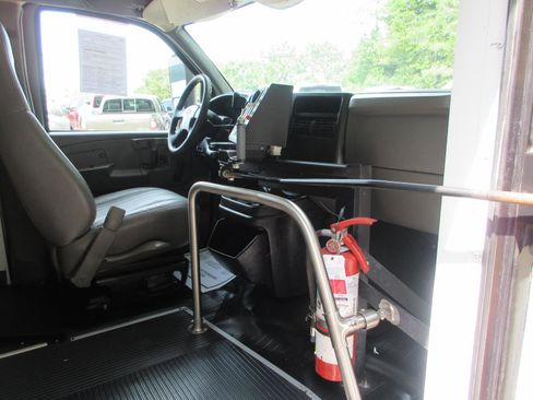 Used 2006 Chevrolet Express 3500 w/ School Bus Package RWD image 18