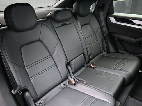 Certified 2025 Porsche Cayenne Coupe AWD/4WD image 26