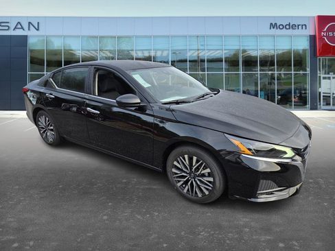 New 2025 Nissan Altima 2.5 SV image 2