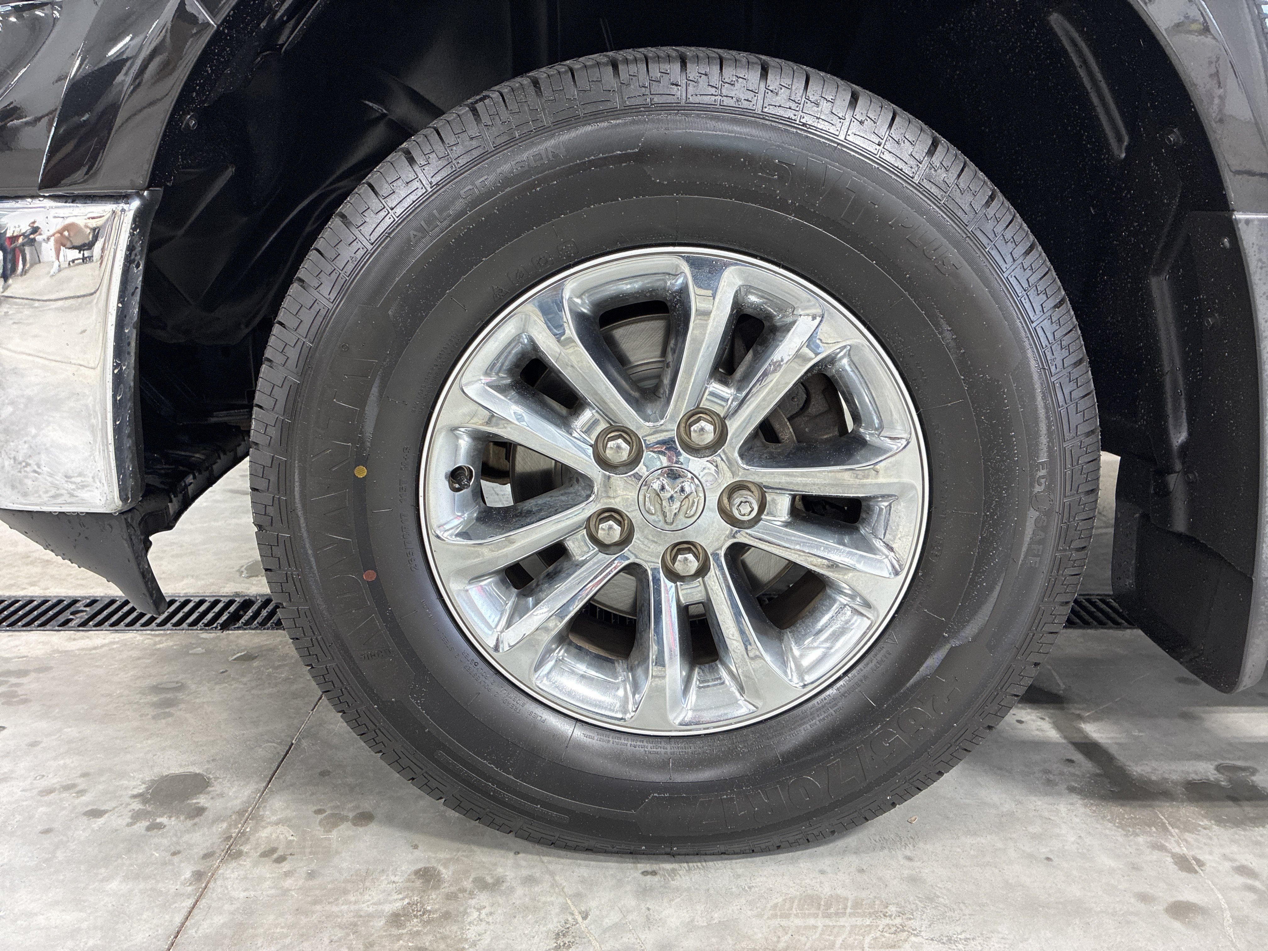 Used 2018 RAM 1500 SLT AWD/4WD image 30
