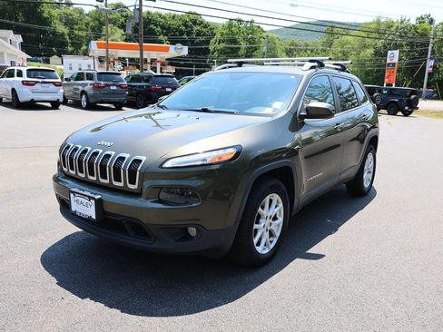 Used 2015 Jeep Cherokee Latitude w/ Cold Weather Group AWD/4WD image 3