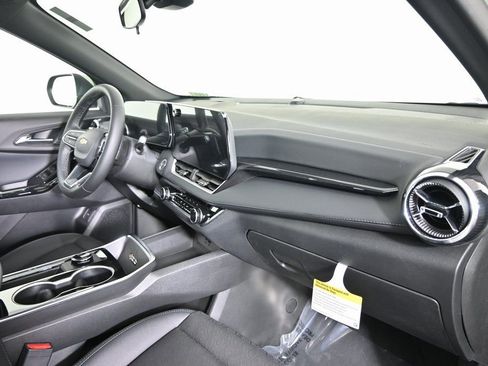 New 2026 Chevrolet Equinox LT w/ Convenience Package II AWD/4WD image 14
