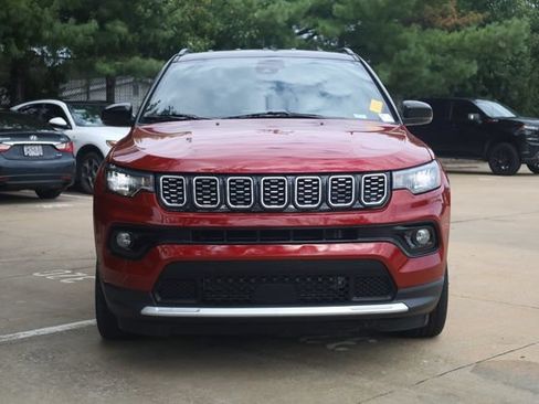Used 2025 Jeep Compass Limited AWD/4WD image 4