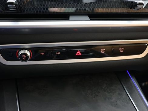 Used 2023 BMW X7 xDrive40i w/ Executive Package image 33