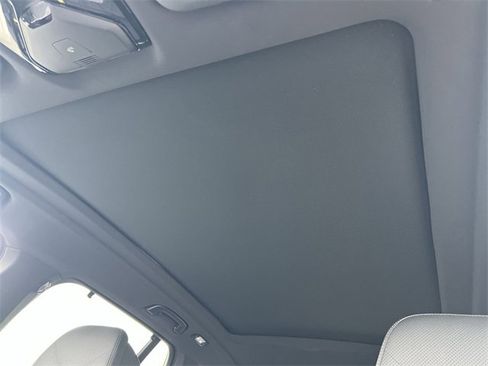 Used 2025 BMW X5 M60i image 11