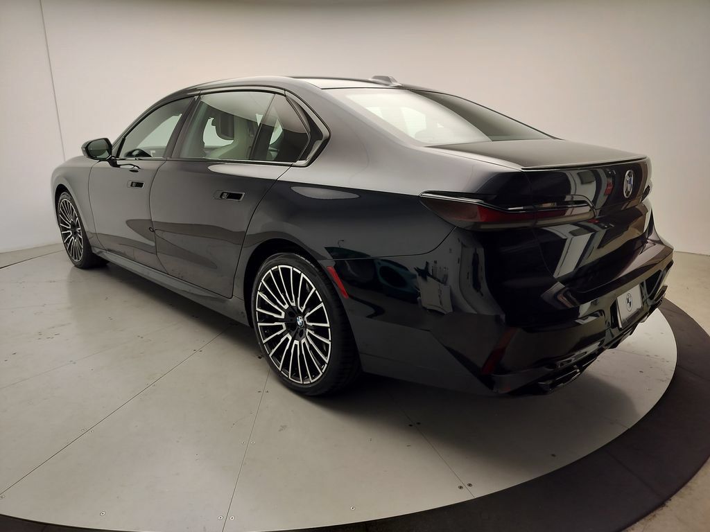 Certified 2025 BMW 760i xDrive w/ Executive Package AWD/4WD image 4