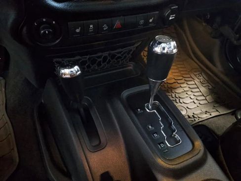 Used 2017 Jeep Wrangler Unlimited Sahara image 22