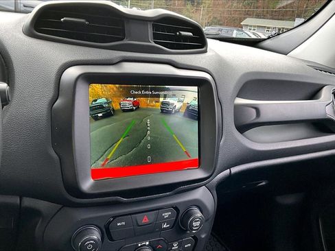 Certified 2023 Jeep Renegade Latitude w/ Premium Group image 22