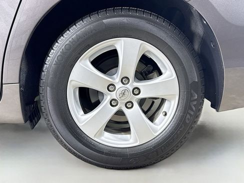 Used 2011 Toyota Sienna LE w/ Towing Pkg FWD image 37