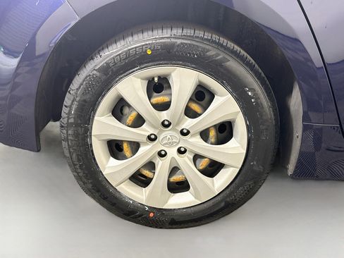 Used 2022 Toyota Corolla LE FWD image 32