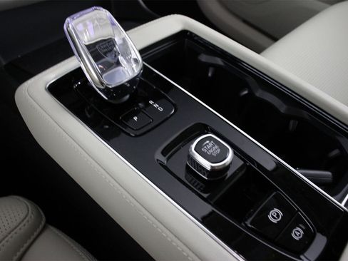 New 2026 Volvo XC90 T8 Ultra w/ Protection Package Premier image 7