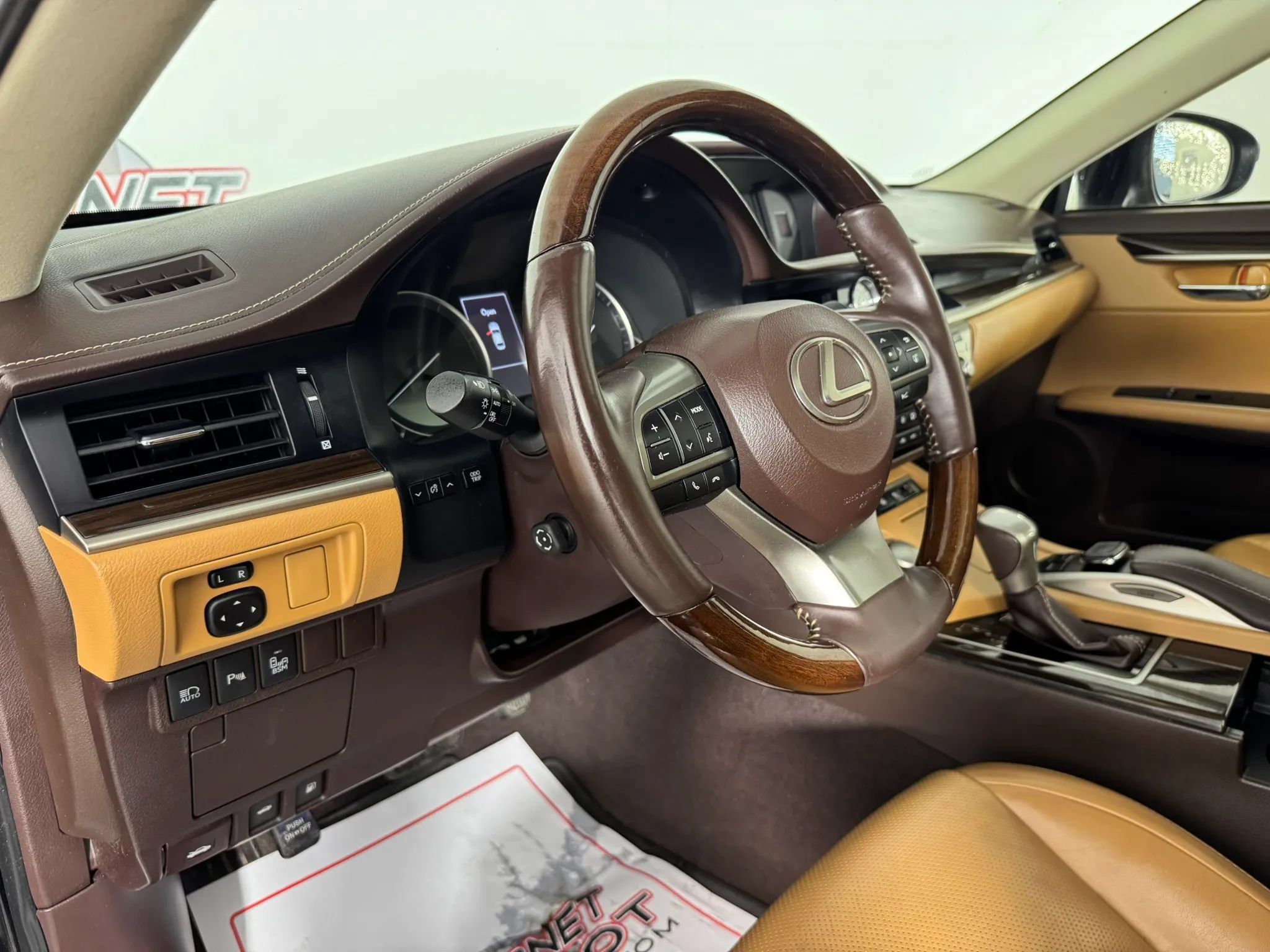 Used 2016 Lexus ES 350 w/ Luxury Package w/Wood Trim FWD image 10