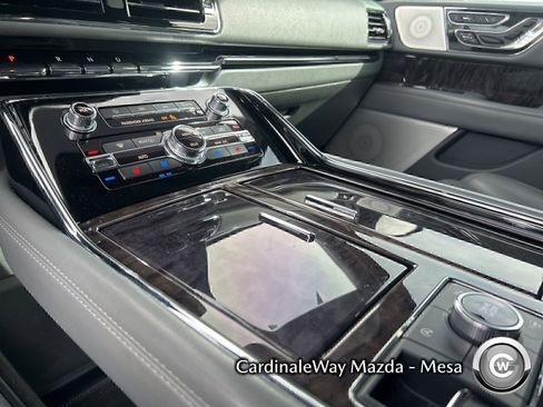 Used 2019 Lincoln Navigator Reserve image 18