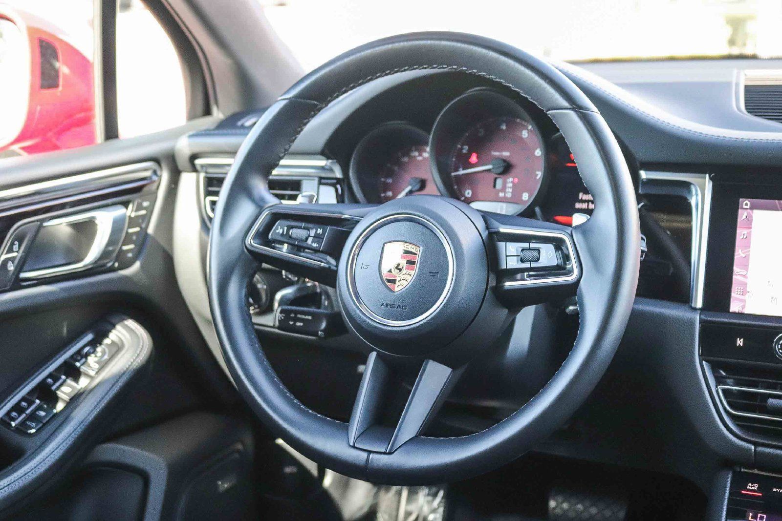 Used 2022 Porsche Macan AWD/4WD image 15