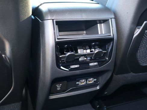 Used 2025 Jeep Grand Cherokee Altitude image 13