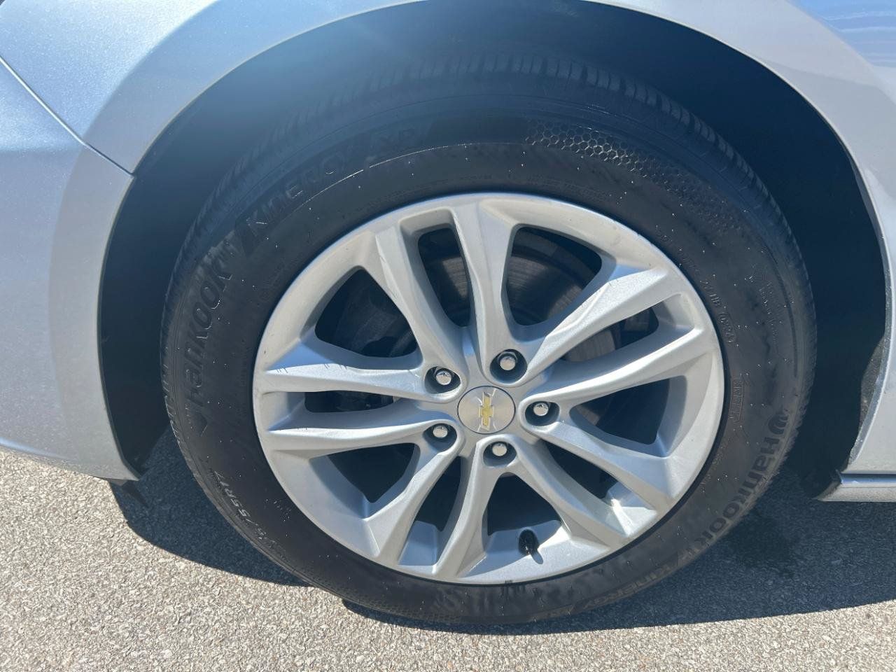 Used 2017 Chevrolet Malibu LT FWD image 11
