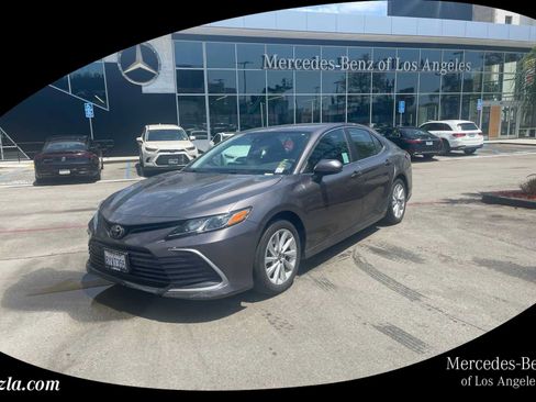 Used 2022 Toyota Camry LE w/ Carpet Mat Package (TMS) FWD image 1